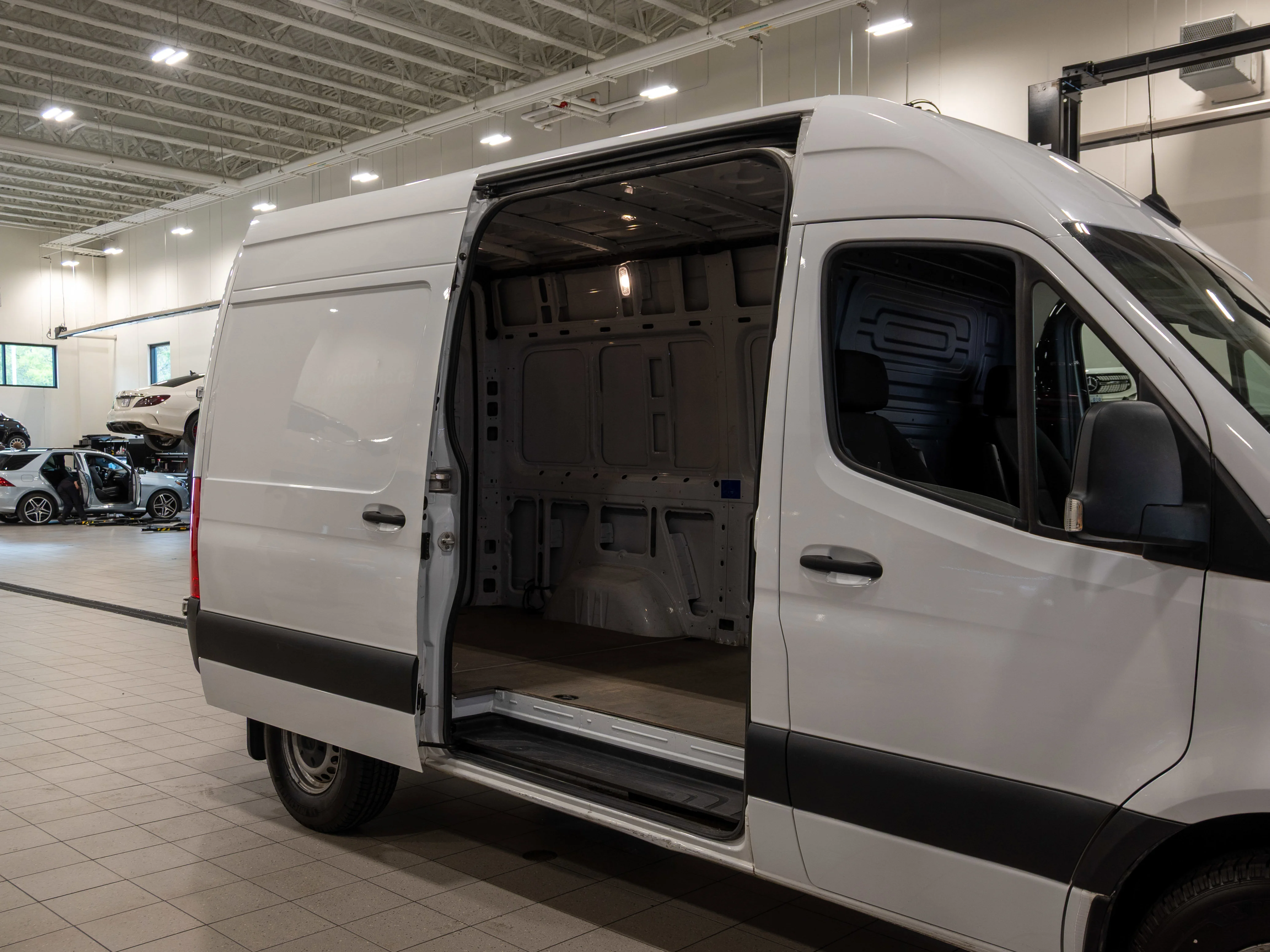 Used 2020 Arctic White Mercedes-Benz V6 2500 High Roof 144 RWD image 12
