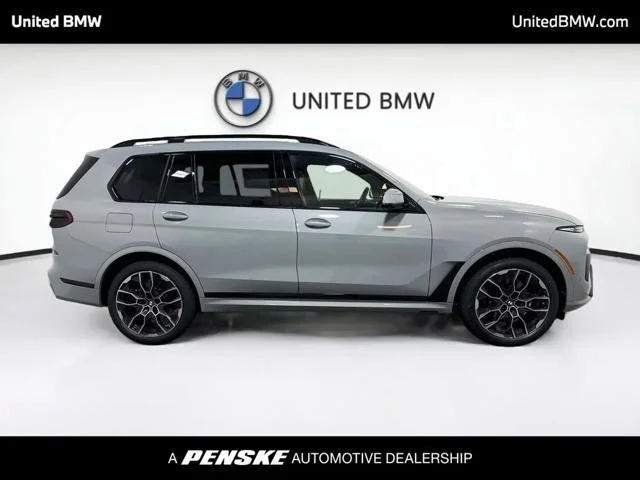 New 2027 Brooklyn Grey Metallic BMW X7 40i image 4