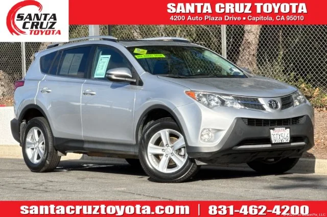Used 2014 Silver Toyota XLE image 1