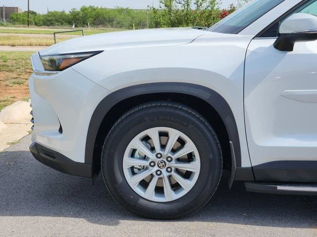 New 2026 White Toyota XLE All-Wheel Drive image 5