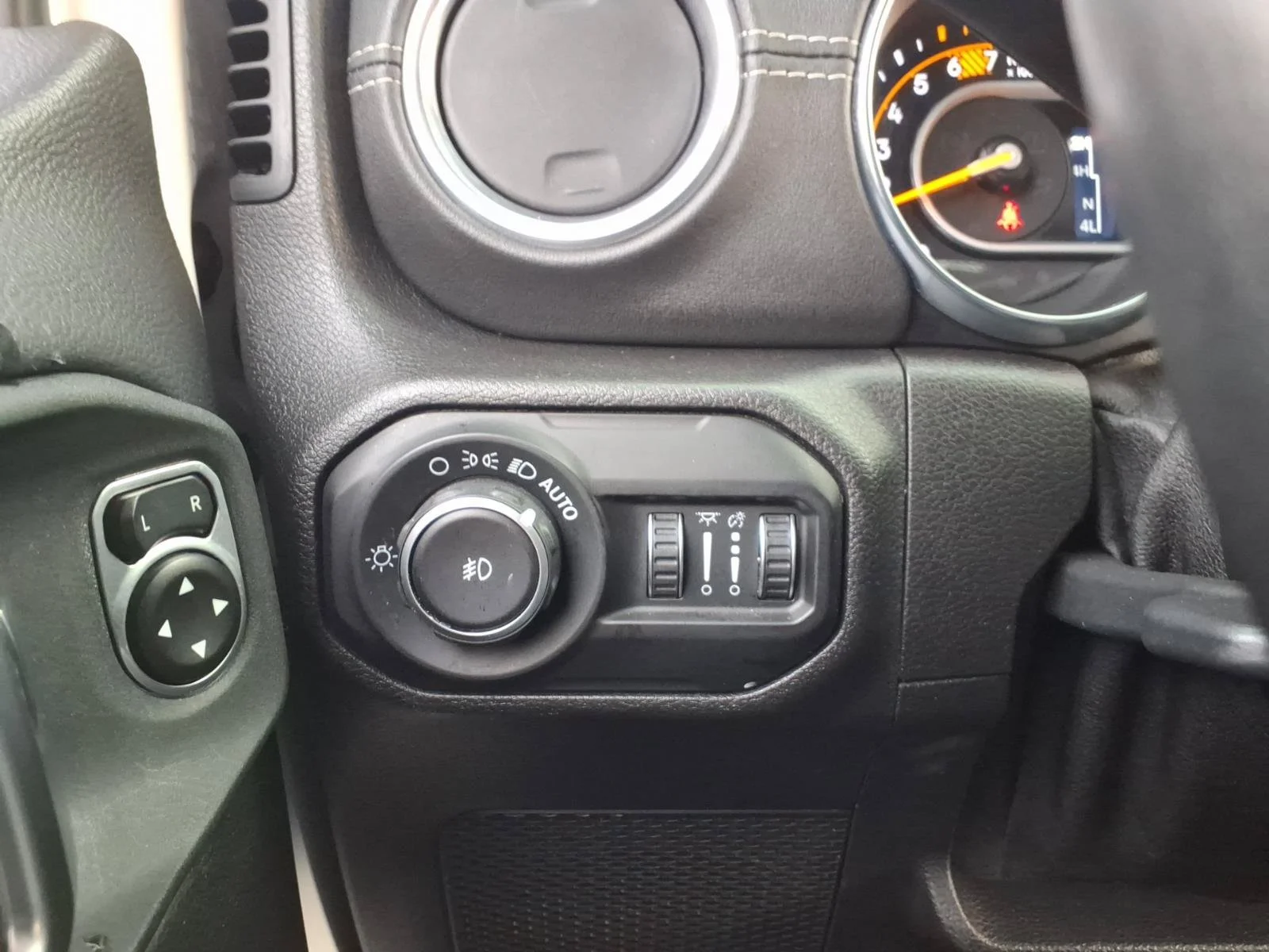 Used 2020 Bright White Clearcoat Jeep Sahara image 31