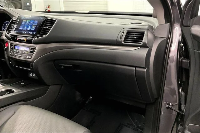 Used 2025 Sonic Gray Pearl Honda RTL image 19