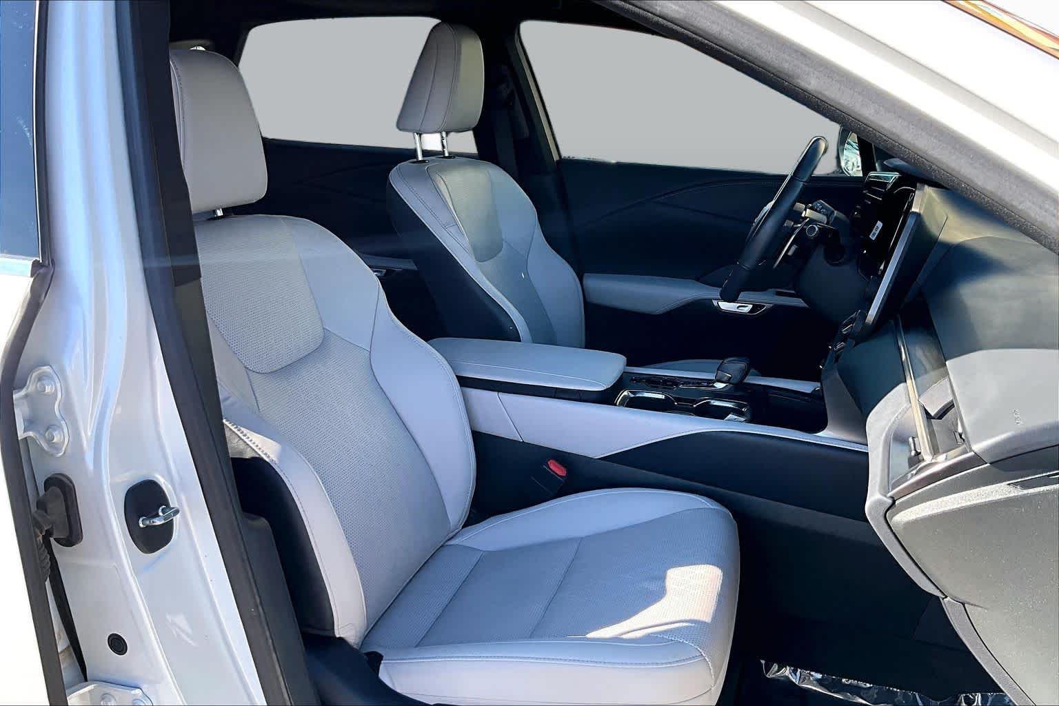 Used 2024 Eminent White Pearl Lexus Premium Plus image 8