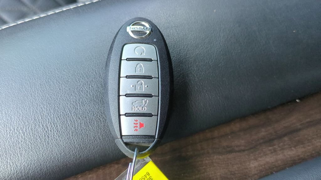 Used 2019 White Nissan Platinum image 29