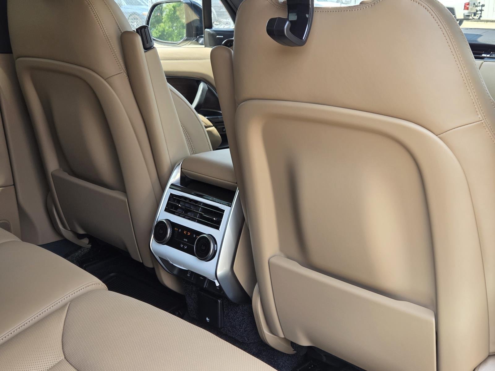 New 2026 Eiger Grey Land Rover SE image 38
