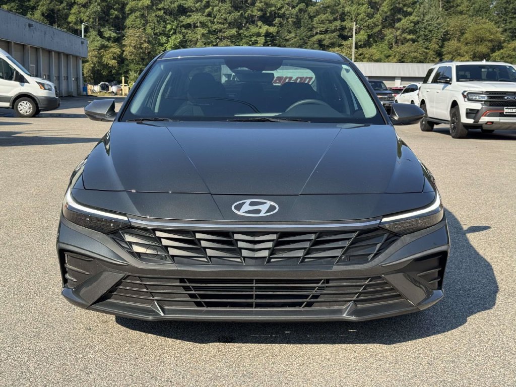 Used 2025 Gray Hyundai SE image 26