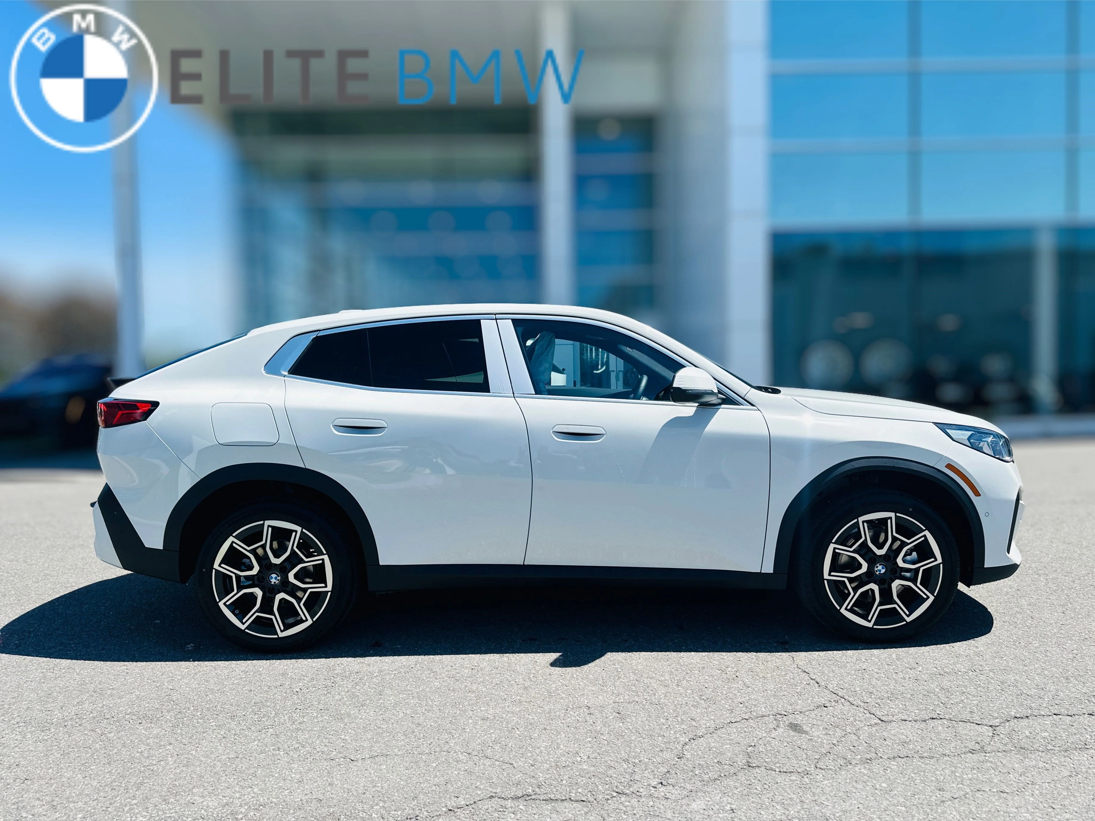 Used 2026 Mineral White Metallic BMW xDrive28i image 43