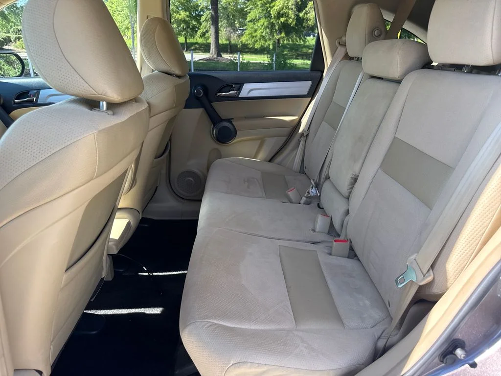 Used 2011 Polished Metal Metallic Honda SE image 31