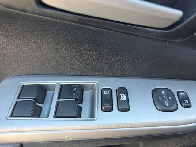 Used 2014 Silver Toyota SE image 27