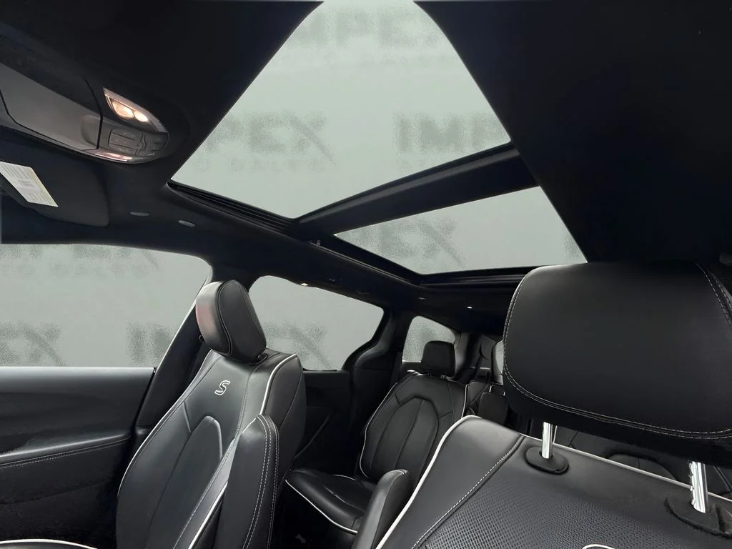Used 2025 Black Chrysler Limited image 7