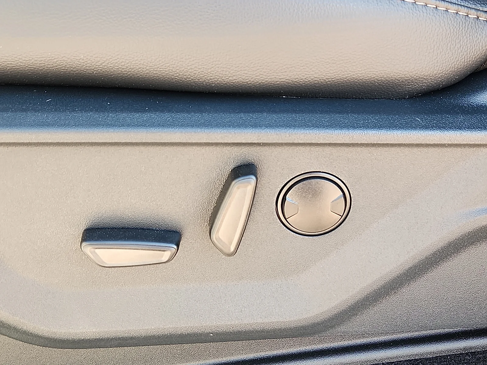 New 2026 Oxford White Ford Lariat image 16