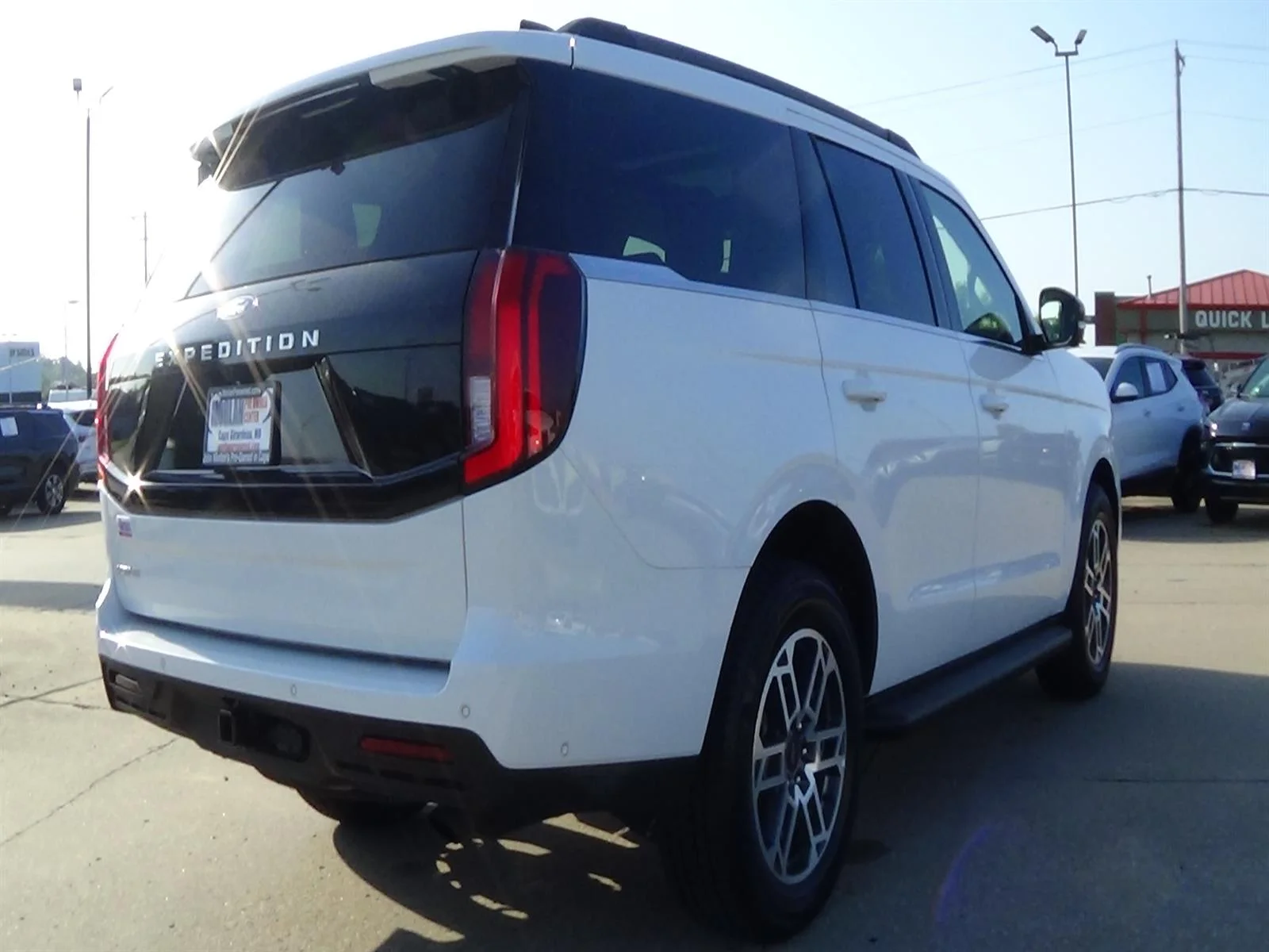 Used 2025 Oxford White (yz) Ford Active image 7