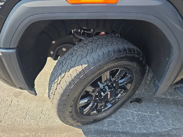 Used 2025 Black GMC AT4 image 34