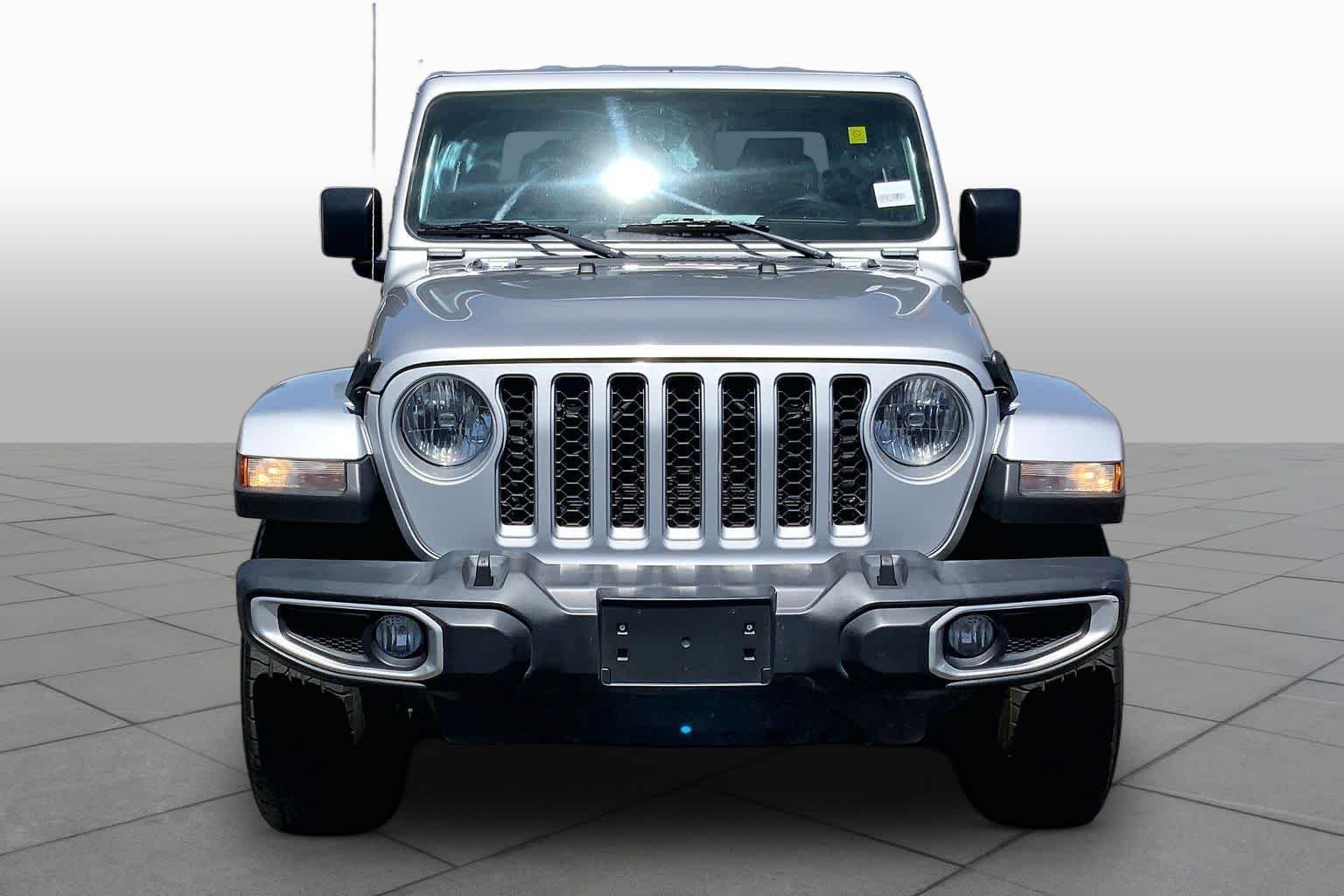 Used 2023 Silver Zynith Clearcoat Jeep Overland image 4