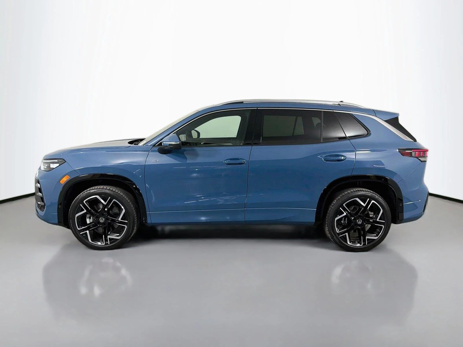 New 2026 Monterey Blue Pearl Volkswagen SEL R-Line Turbo image 8