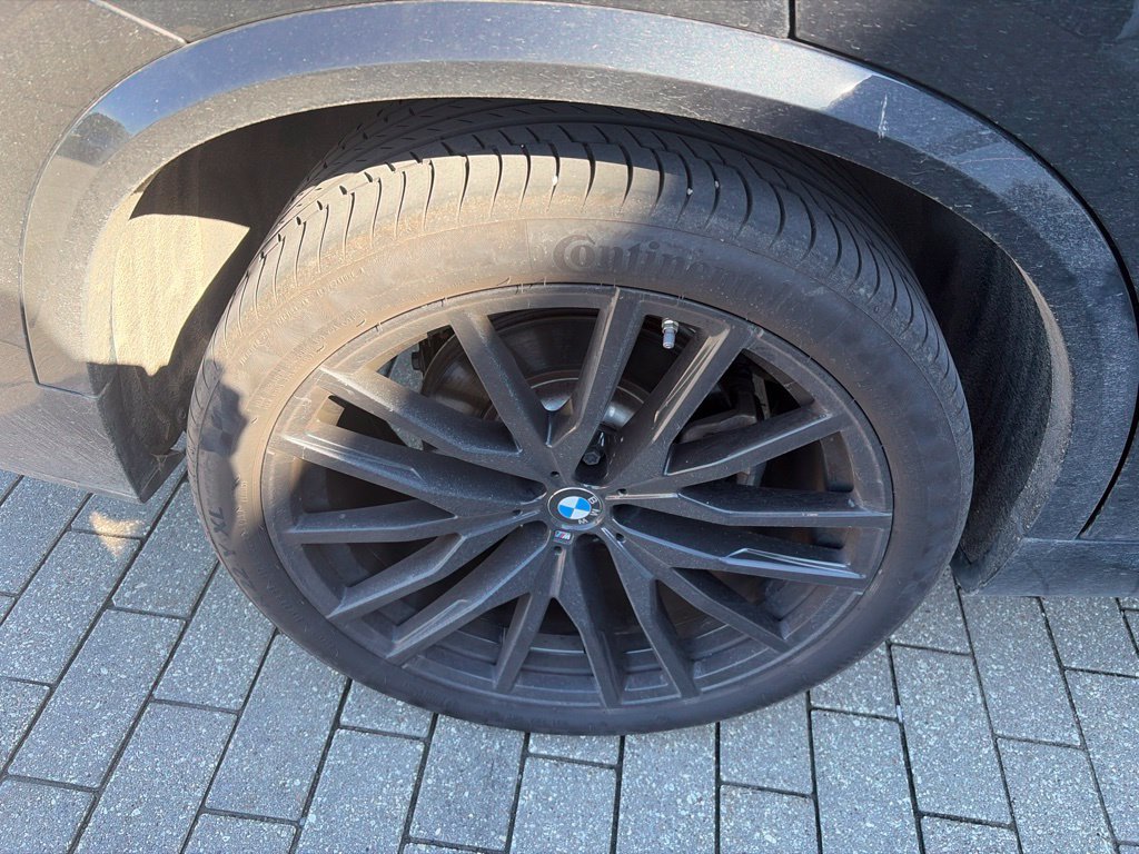 Used 2023 Black Sapphire Metallic BMW xDrive40i image 11