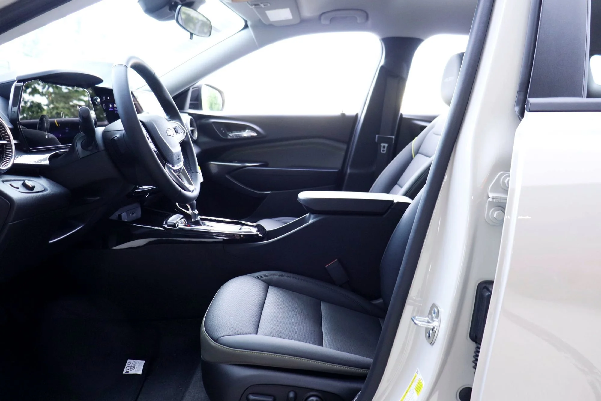 New 2026 White Chevrolet ACTIV image 7