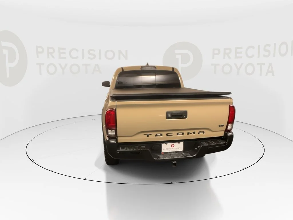 Used 2018 Quicksand Toyota TRD Off-Road image 16