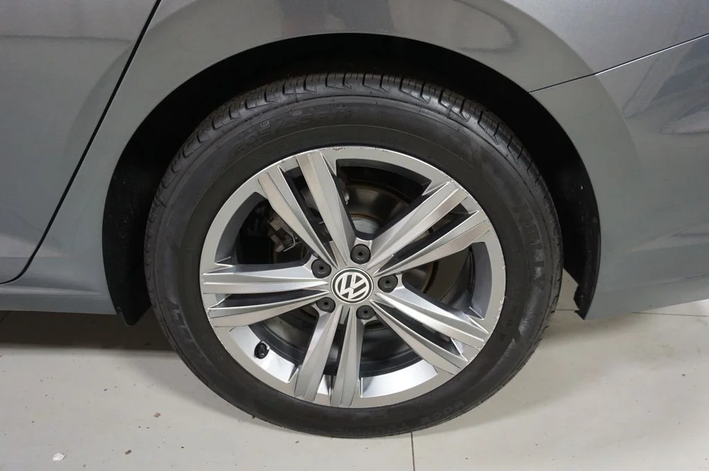 Used 2019 Platinum Gray Metallic Volkswagen R-Line image 37