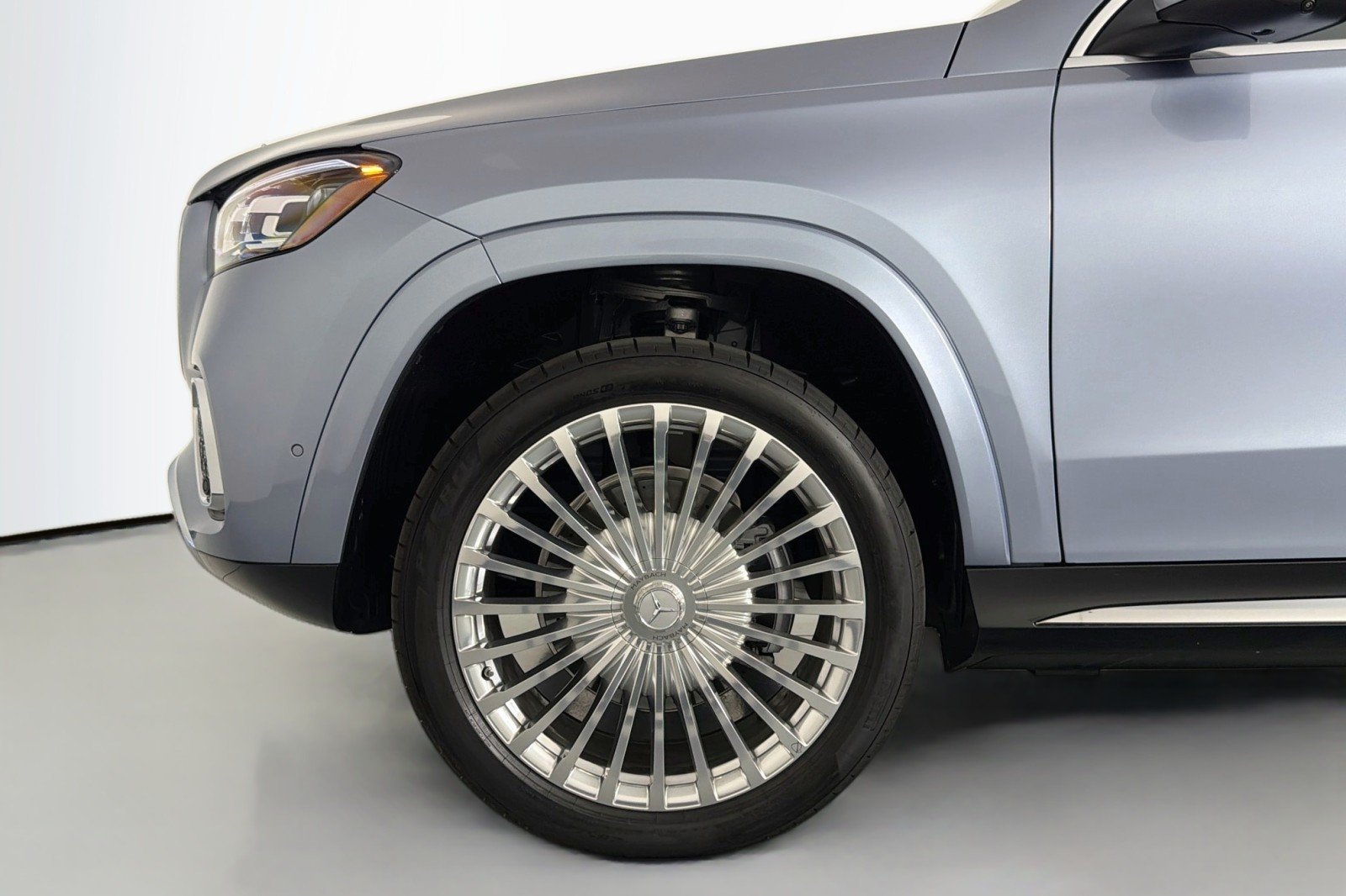New 2026 MANUFAKTUR Cote d Azur Light Blue Metallic Mercedes-Benz Maybach GLS 600 4MATIC® SUV image 12