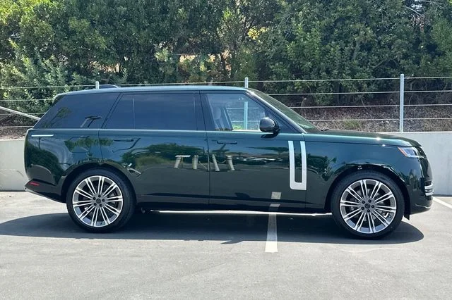 New 2026 British Racing Green Land Rover Autobiography image 6