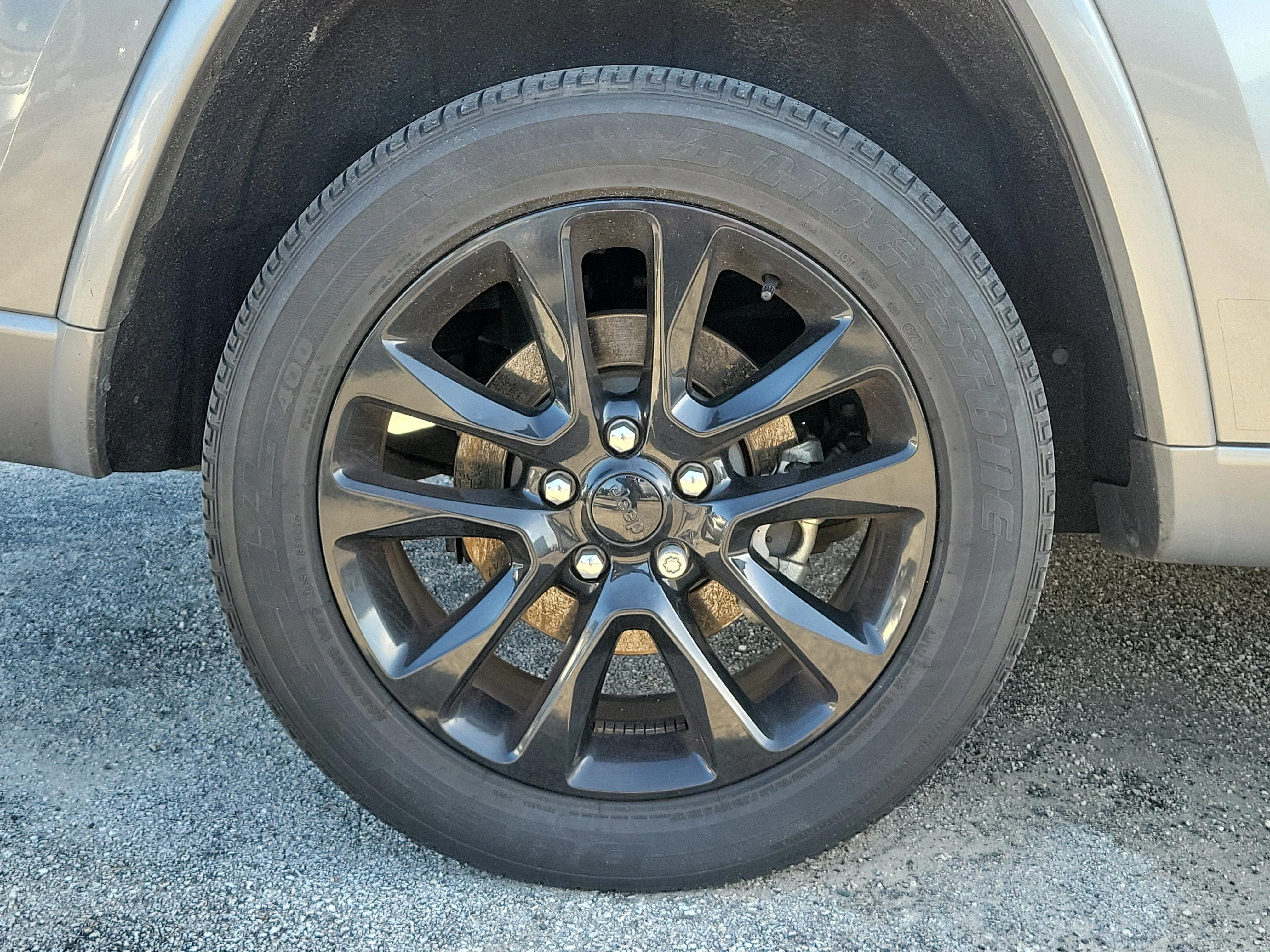 Used 2021 Billet Silver Metallic Clearcoat Jeep Laredo X image 8
