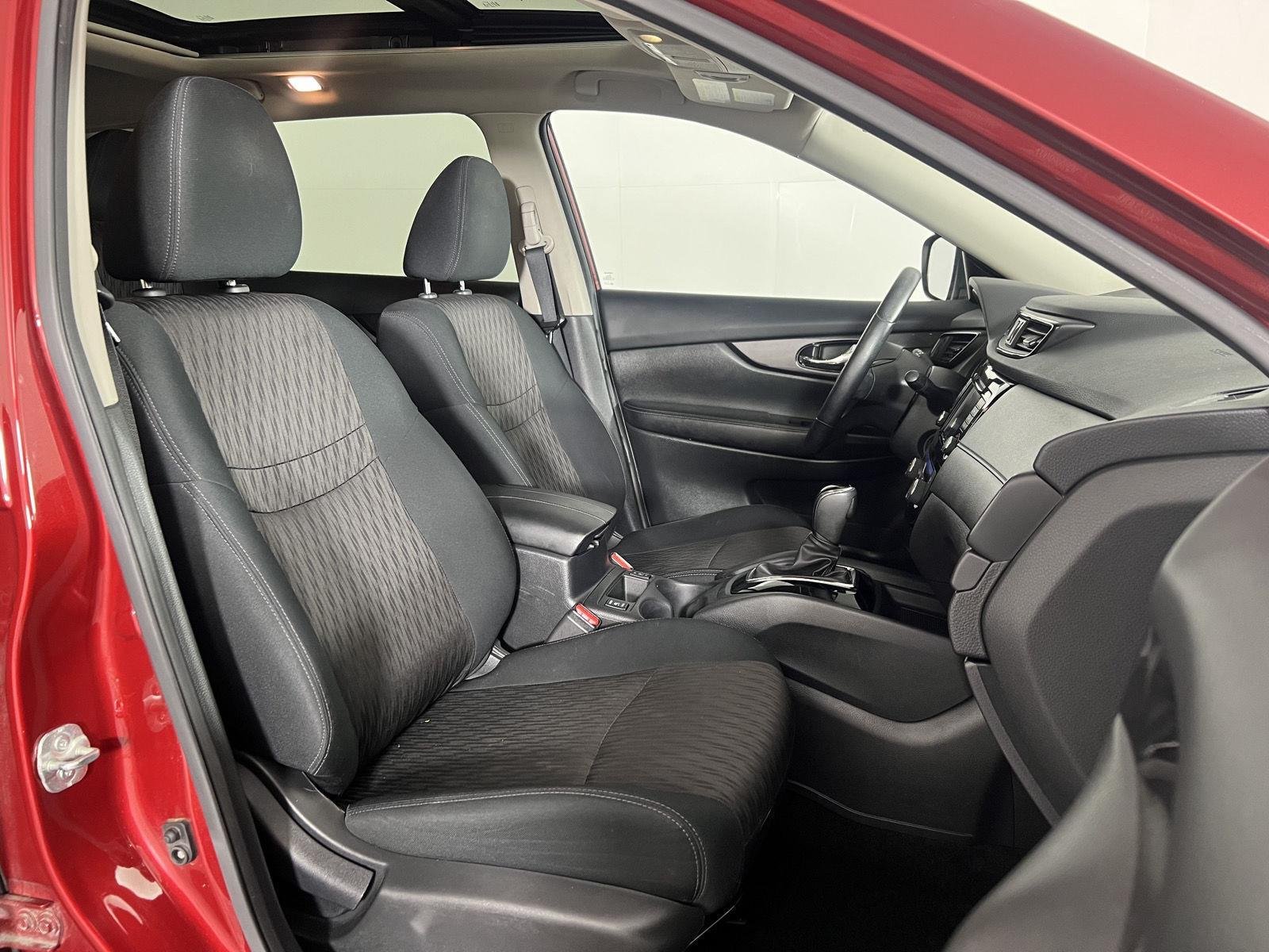Used 2018 Scarlet Ember Nissan SV image 18
