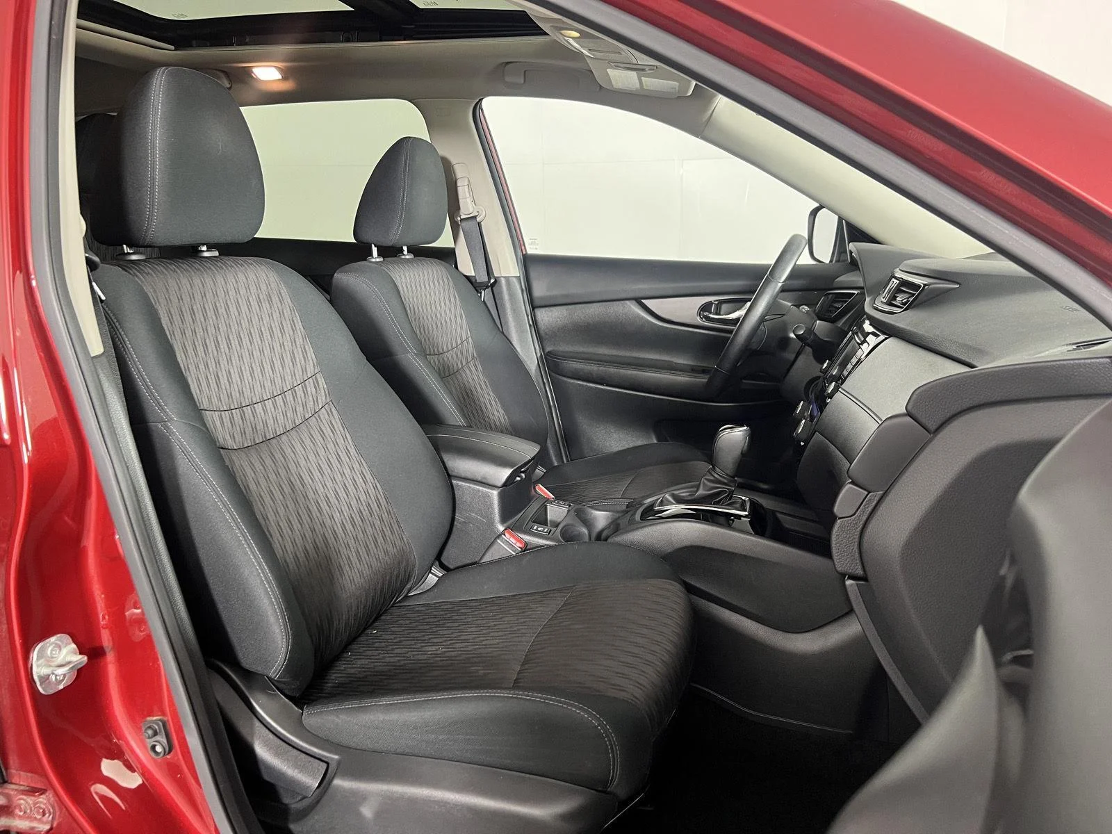 Used 2018 Scarlet Ember Nissan SV image 18