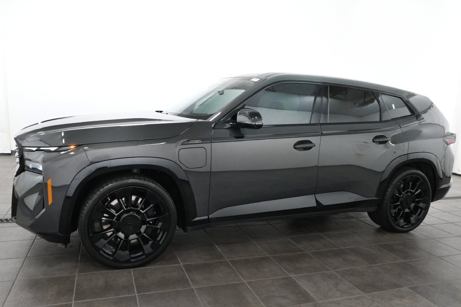 Used 2023 Dravit Gray Metallic BMW Base image 2