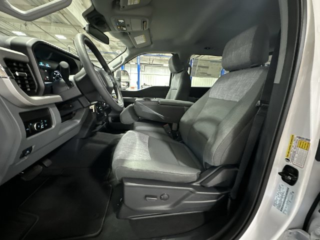 New 2027 White Ford XLT image 17