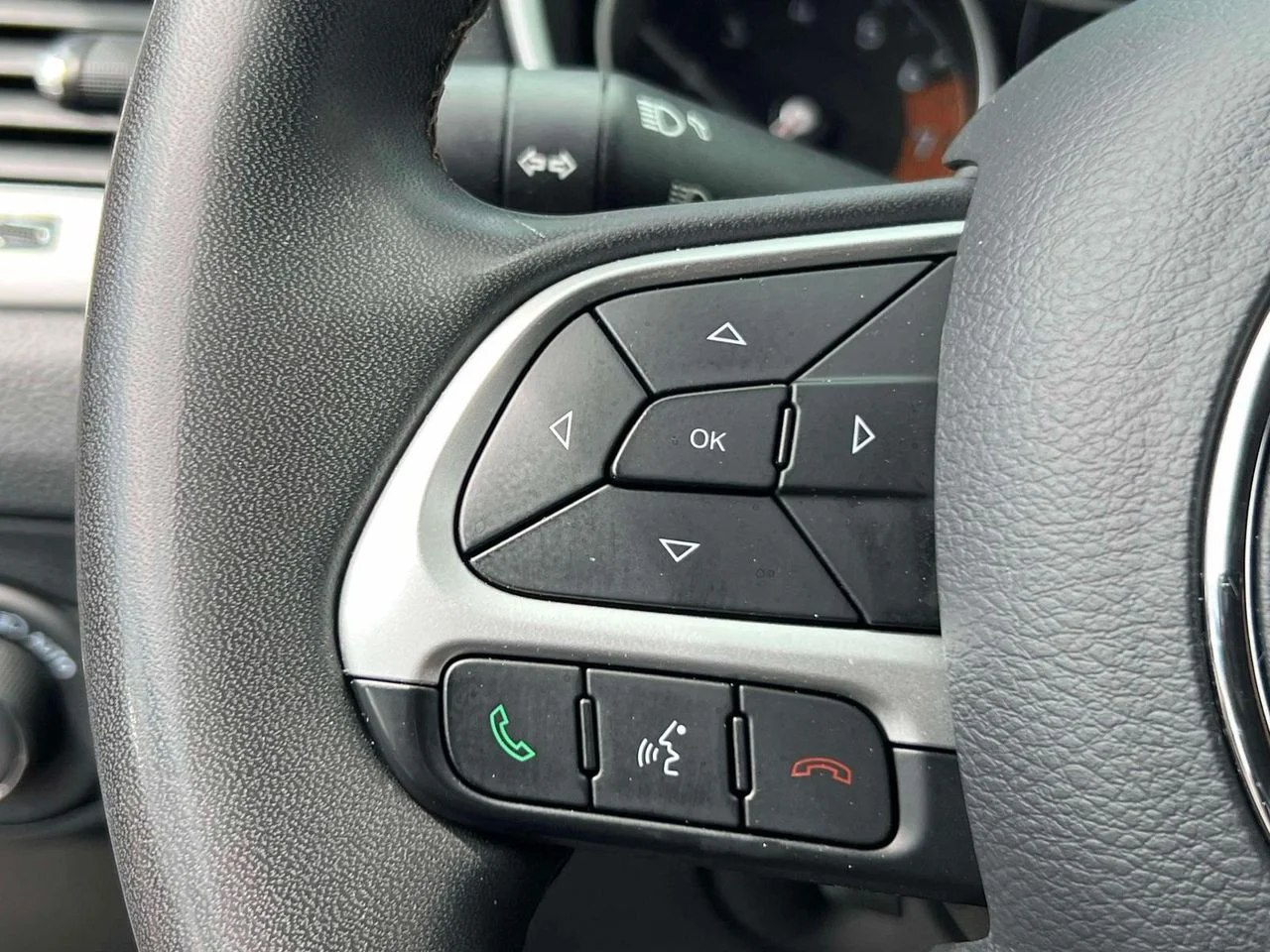 Used 2021 White Clearcoat Jeep Latitude 4x4 image 25