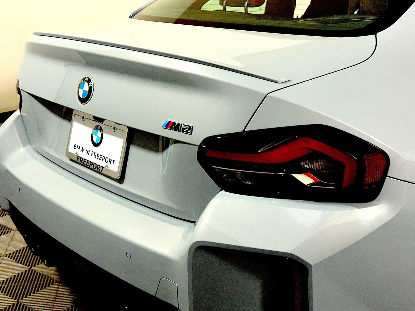 Used 2025 Brooklyn Grey Metallic BMW  image 28