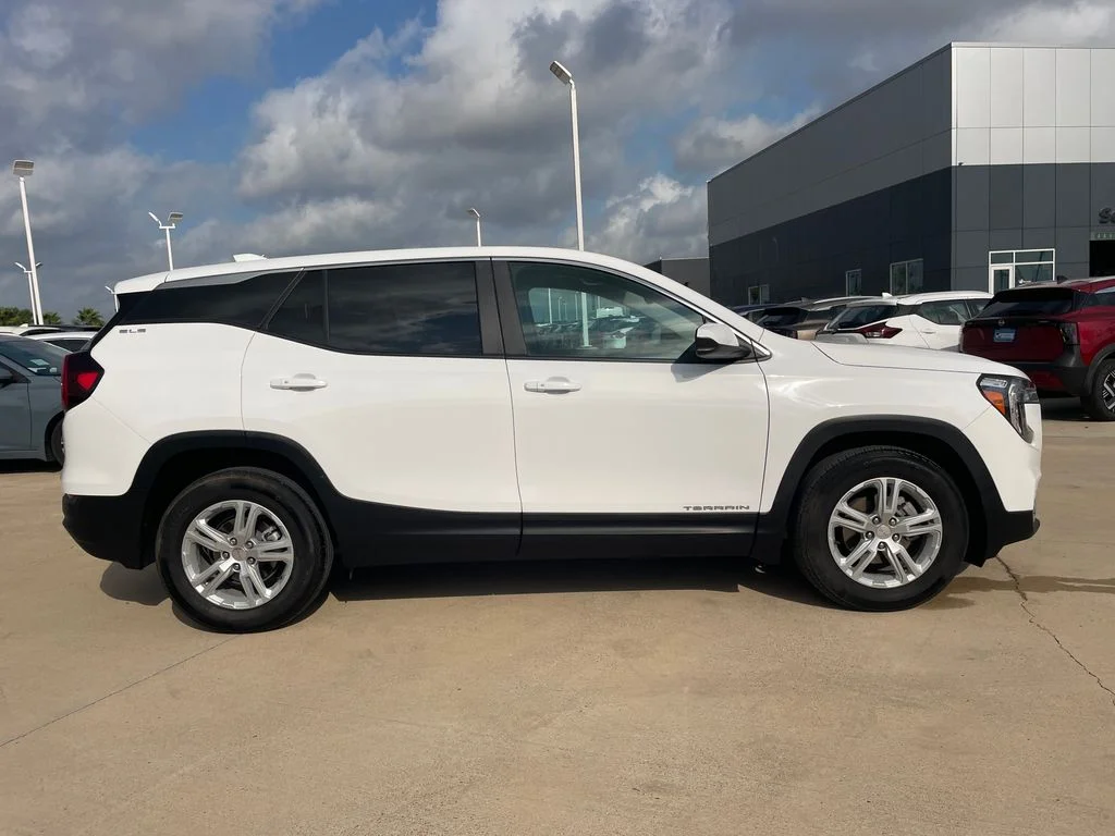Used 2024 White GMC SLE image 6