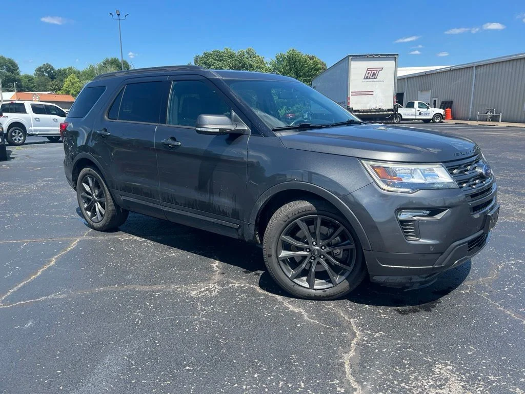 Used 2018 Magnetic Ford XLT image 2