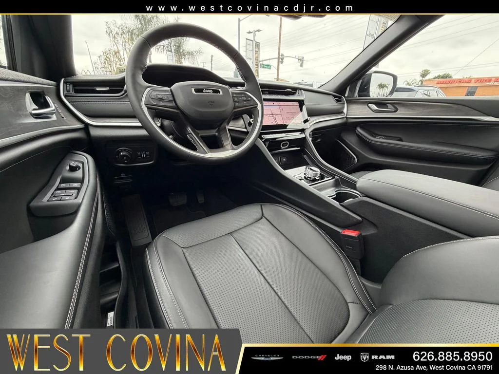 New 2026 Diamond Black Crystal Pearl-Coat Exterior Paint Jeep Limited Reserve image 32