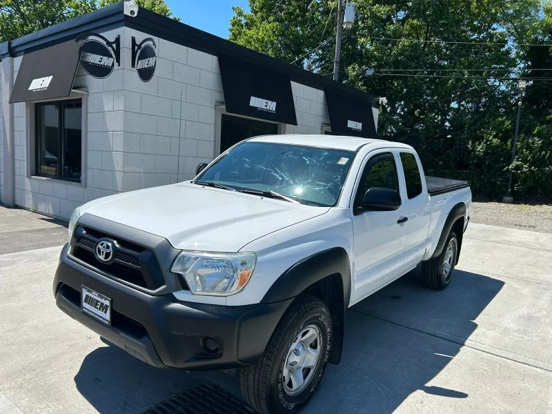 Used 2015 White Toyota Pickup 4D 6 ft image 48
