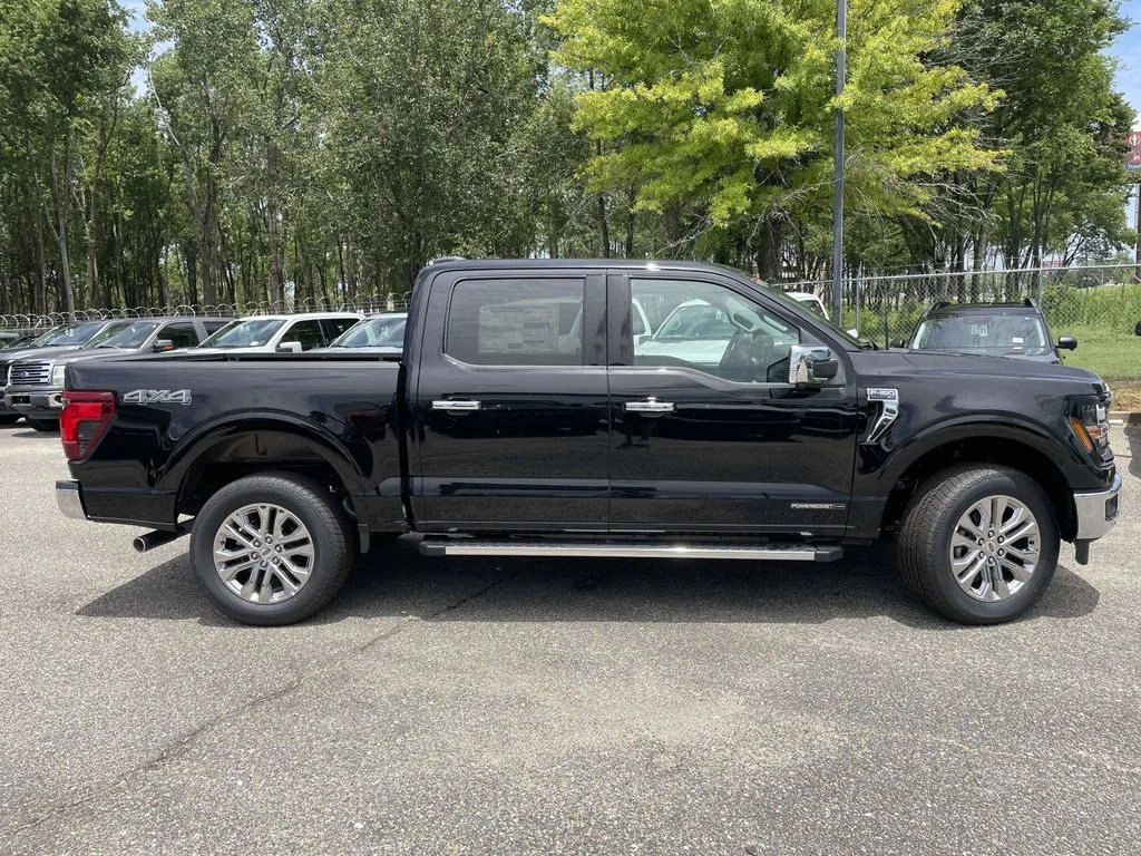 New 2026 Black Ford XLT image 2