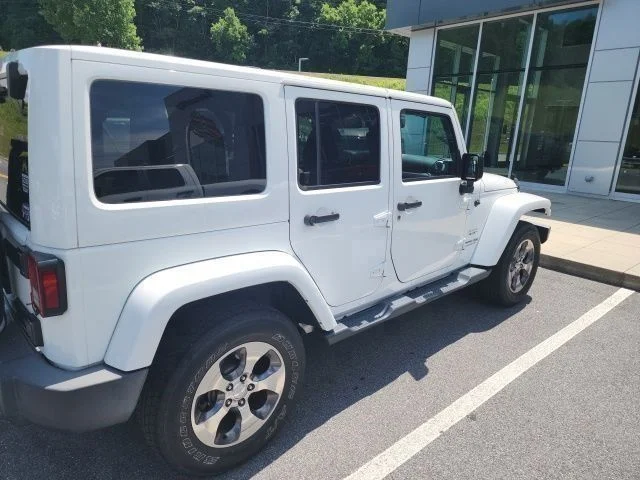 Used 2018 White Jeep Unlimited Sahara image 7