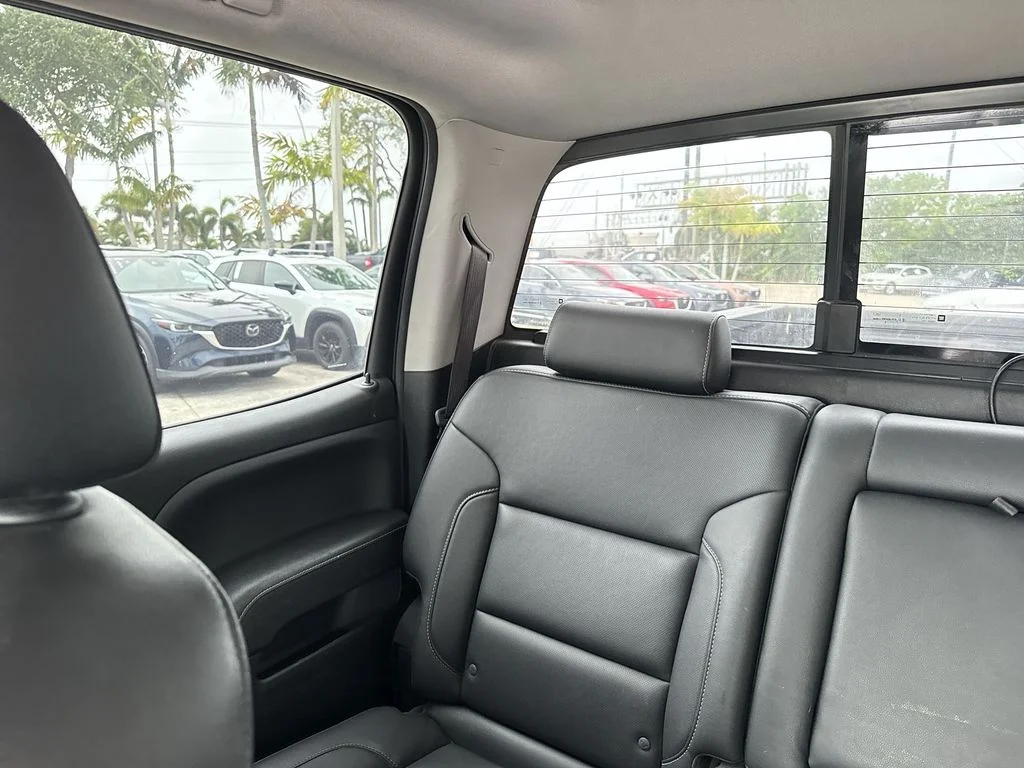 Used 2018 Blue Metallic GMC SLT image 17