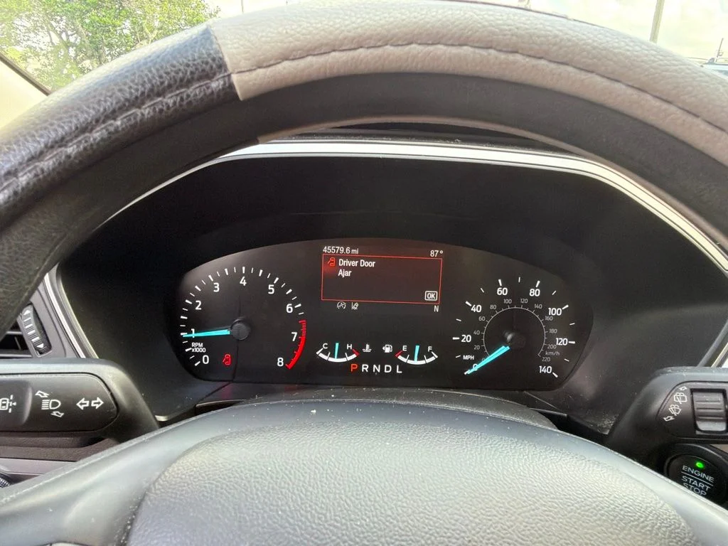 Used 2020 Red Ford SE image 8