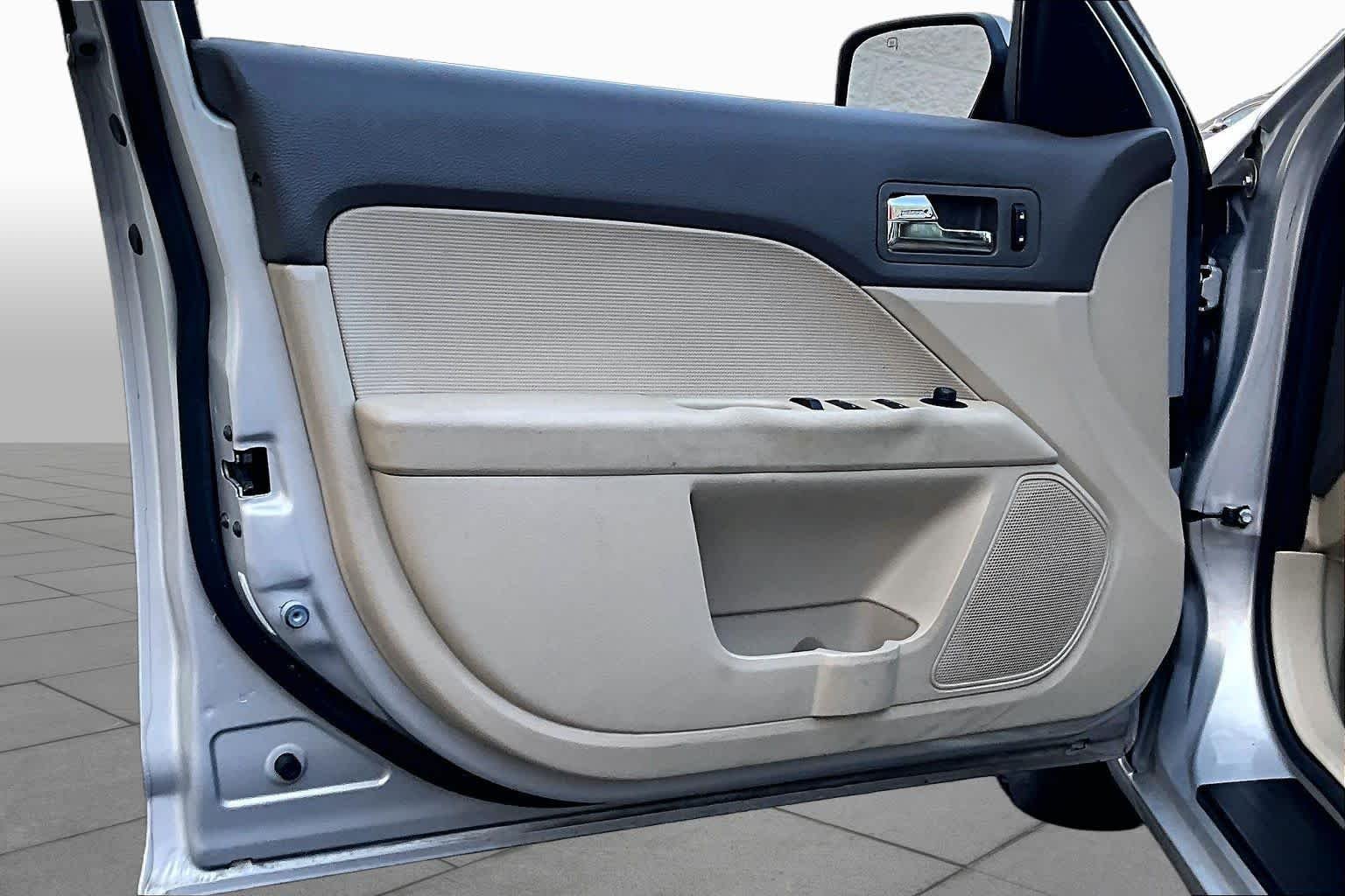 Used 2009 Tuxedo Black Metallic Mercury Premier image 21