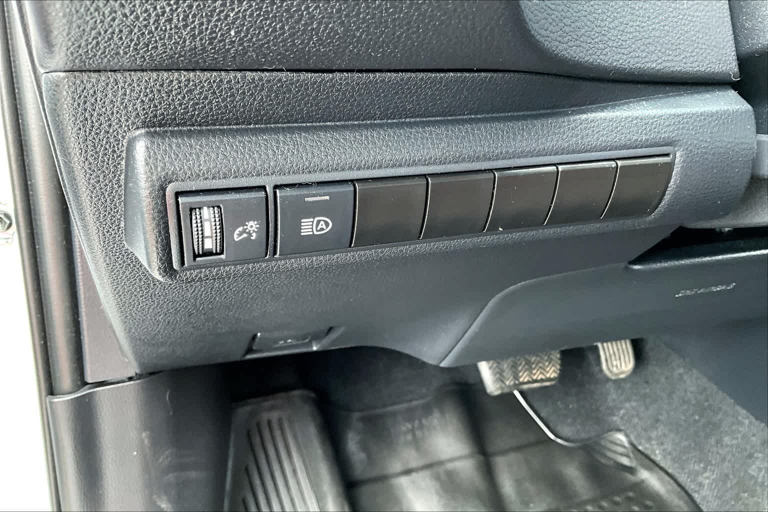 Used 2024 Ice Cap Toyota SE image 32