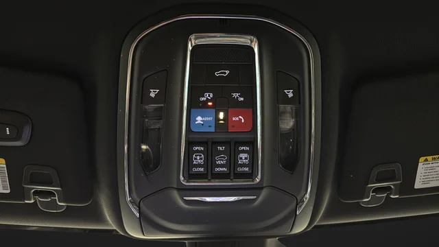 Used 2024 Diamond Black Crystal Pearlcoat Jeep Limited image 33