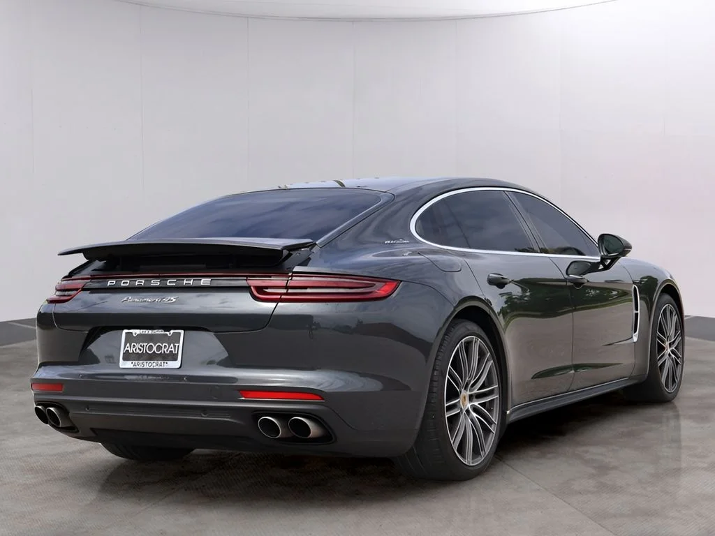 Used 2018 Volcano Grey Metallic Porsche 4S Executive image 9