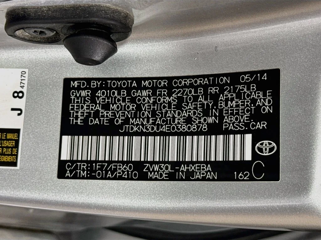 Used 2014 Silver Toyota Three image 38