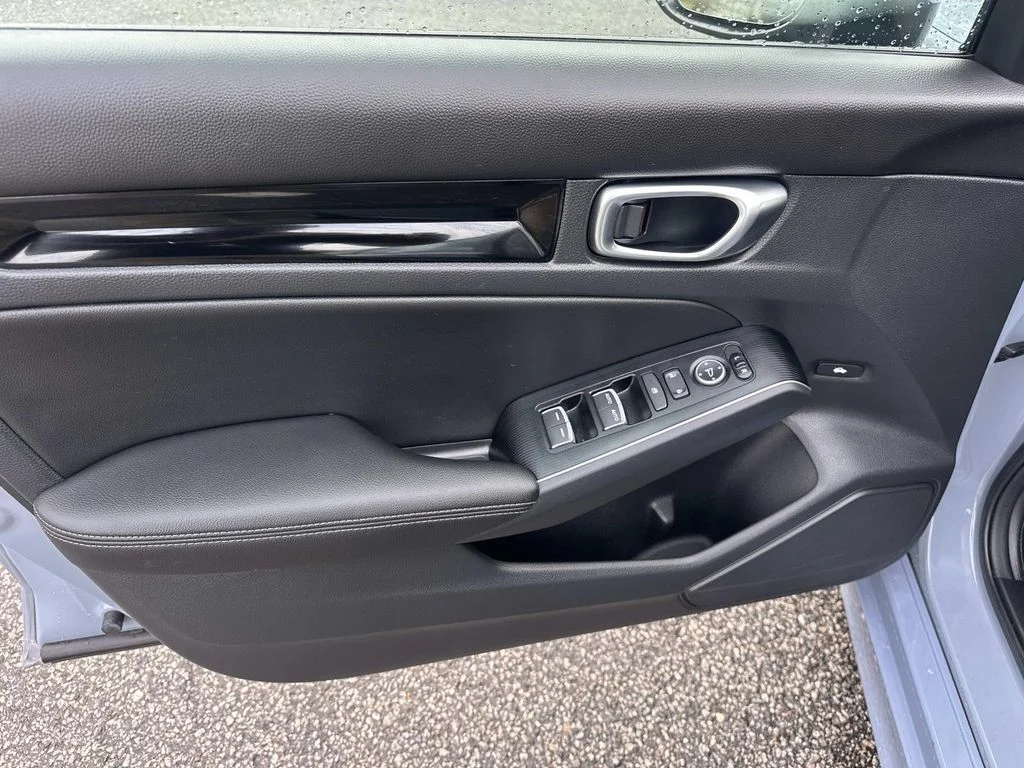Used 2024  Honda Touring image 18