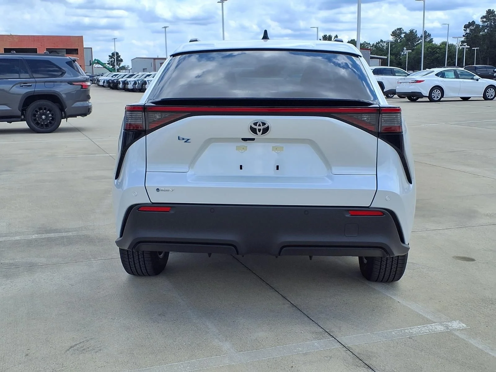New 2026 Off-white Toyota XLE Plus image 7