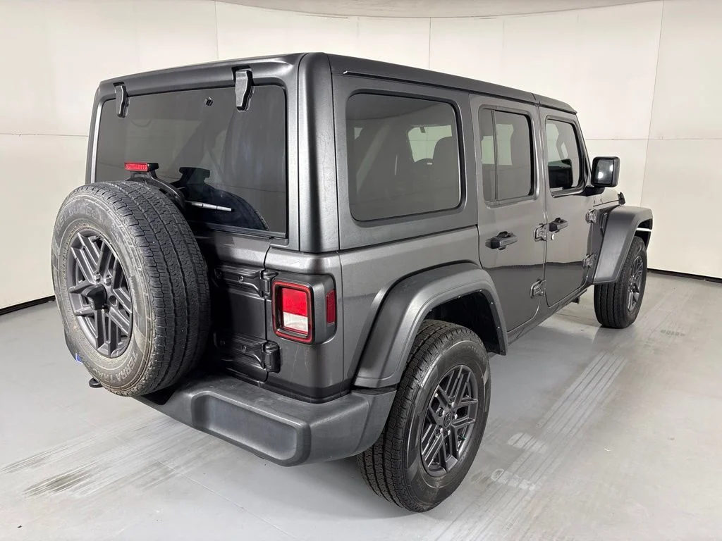 Used 2025 Crystal Metallic Jeep Sport S image 8