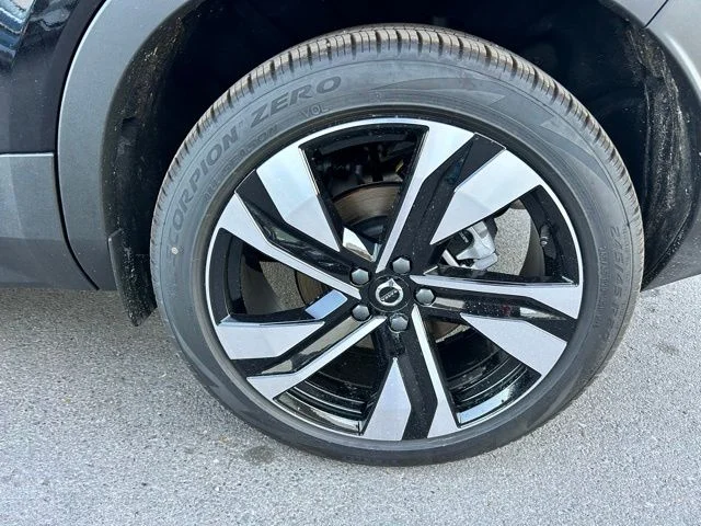 2026 Volvo XC40 Ultra - Photo 10
