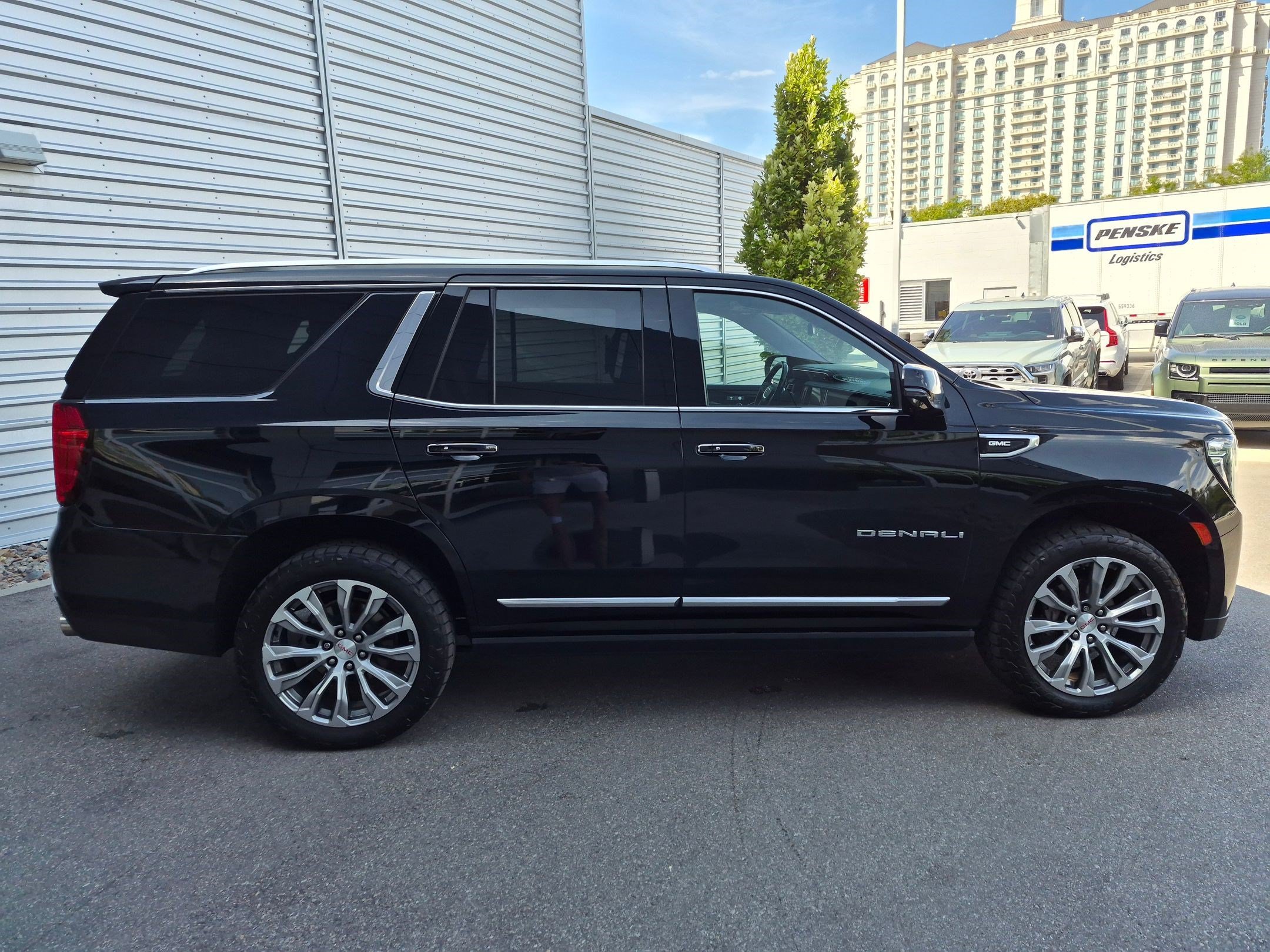 Used 2021 . GMC Denali image 2
